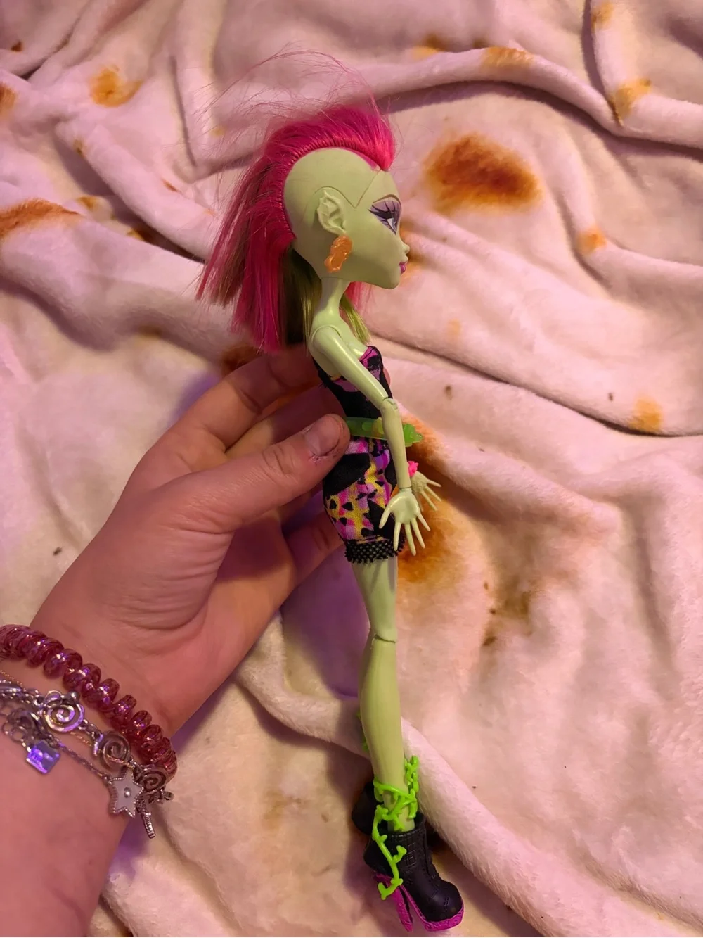 monster high green and pink doll with black outfit - Venus Flytrap